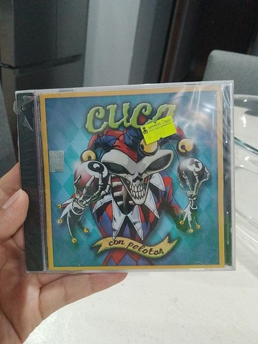 Cuca con pelotas - cuca.-, pelotas.